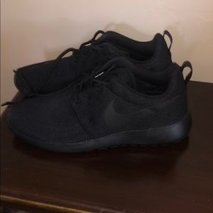 Women’s Black Nike Roshe One